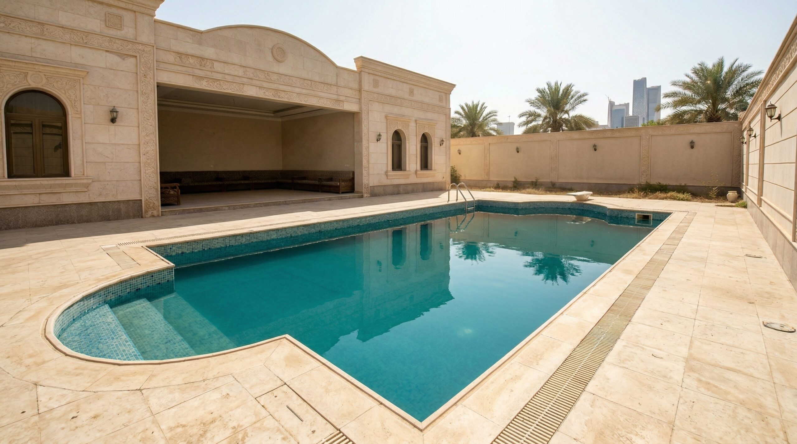 مسبح نظيف